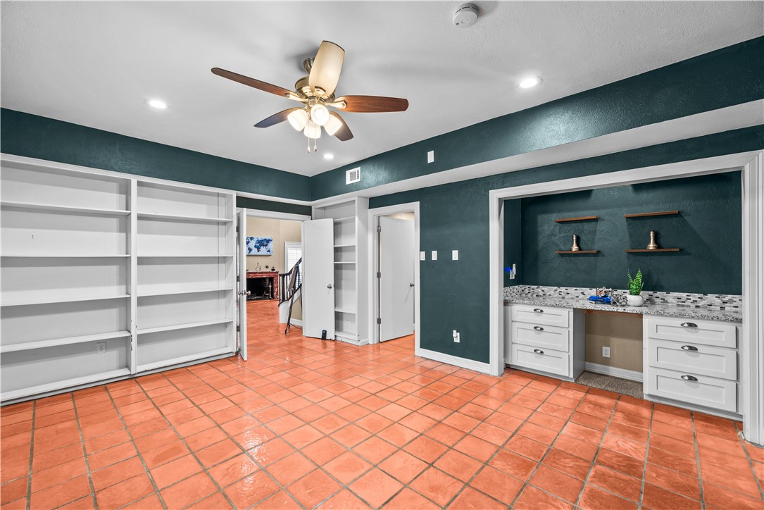 5314 River Oaks Dr