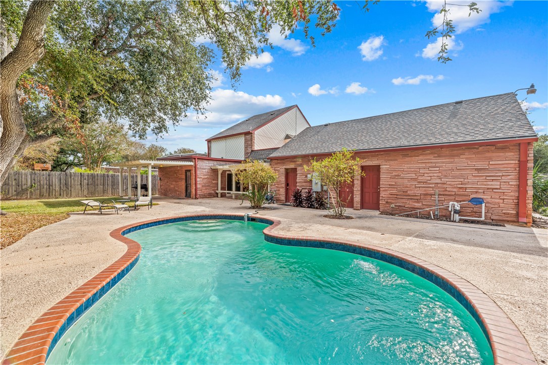 5314 River Oaks Dr