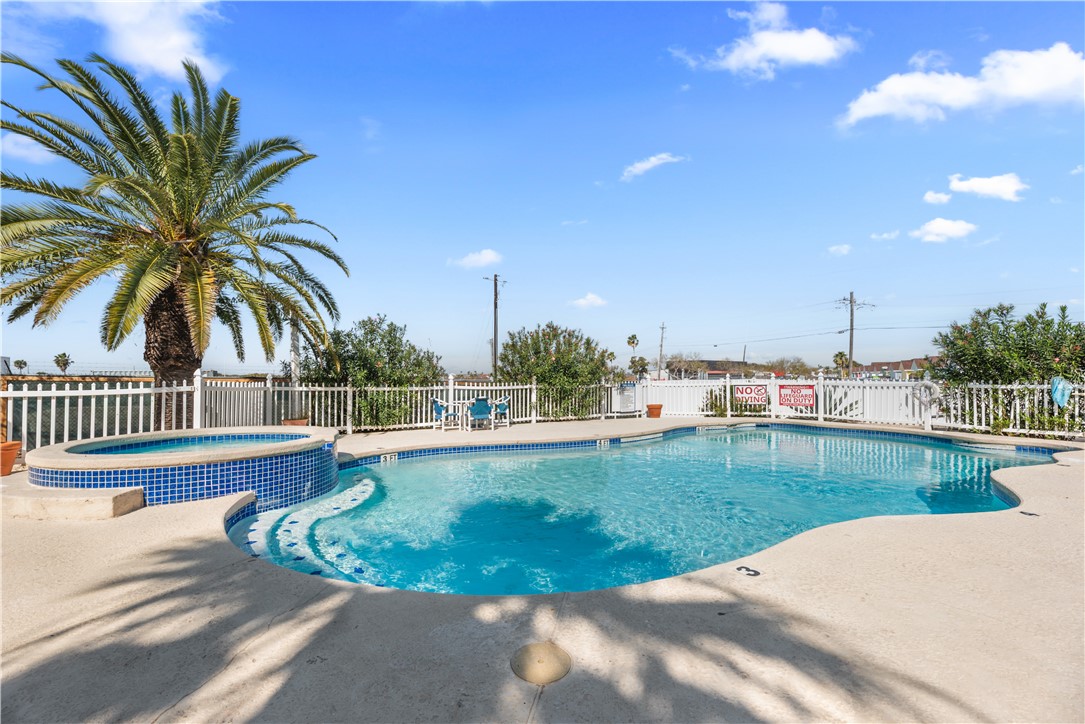 14401 Commodores Dr 101