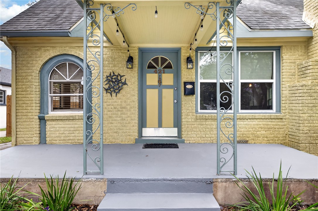 421 Cole St