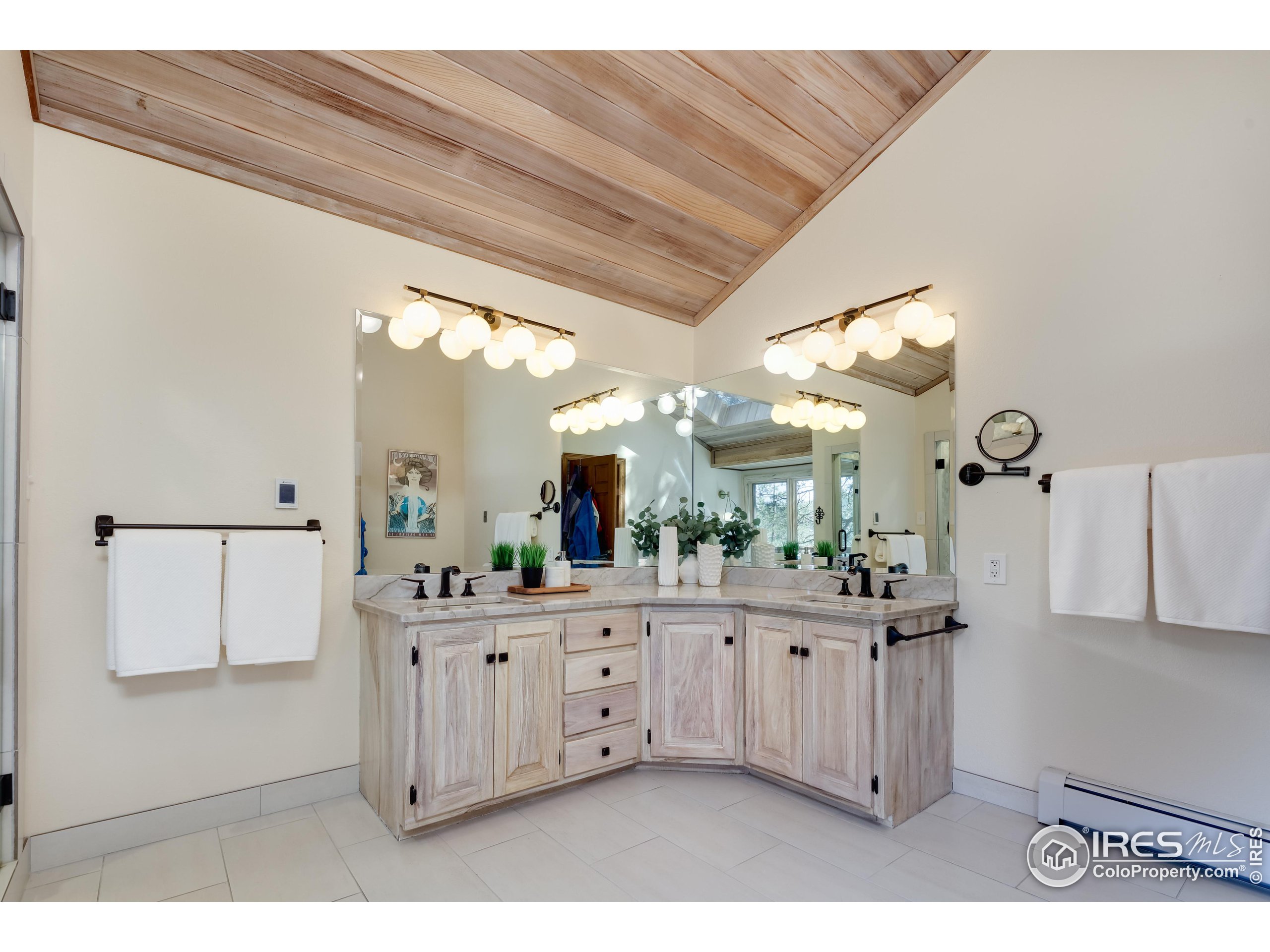 2371 Linden Dr
