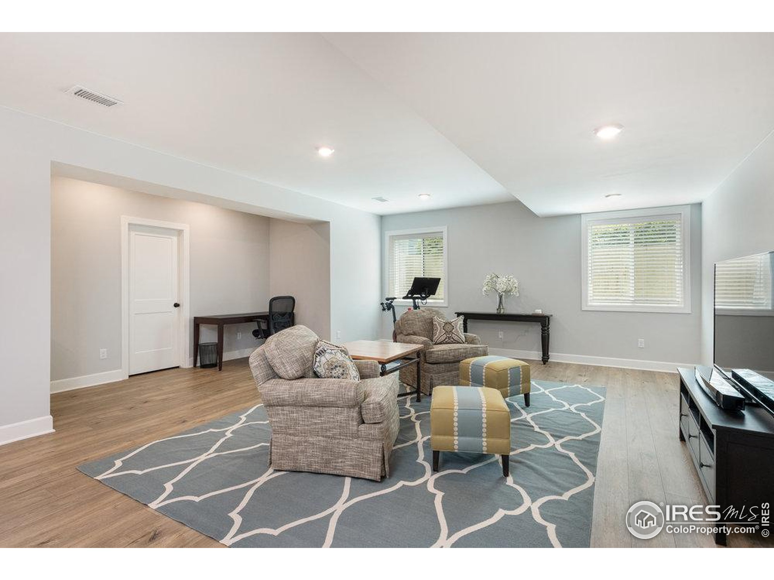 917 Neon Forest Cir