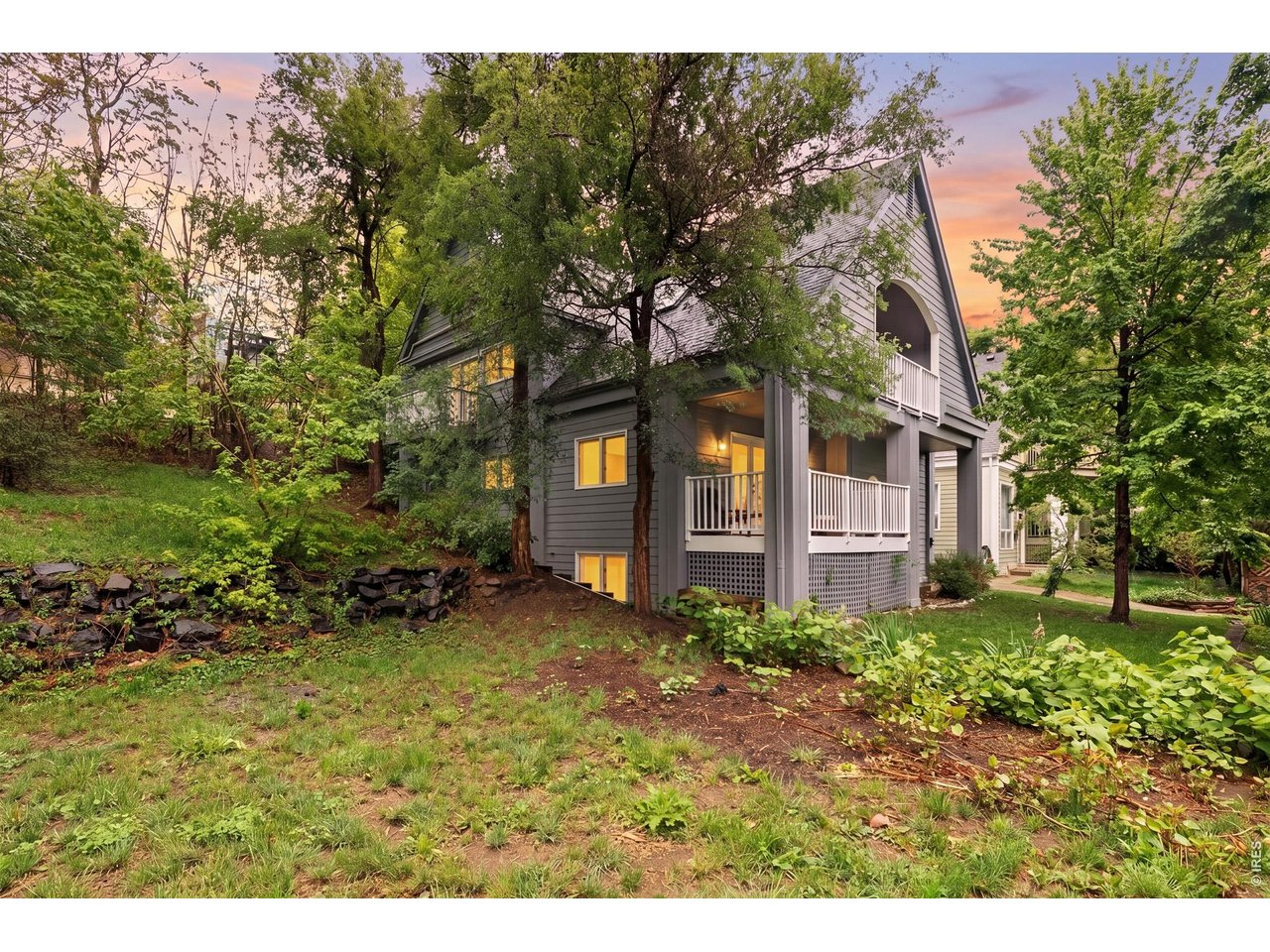 553 Pearl St