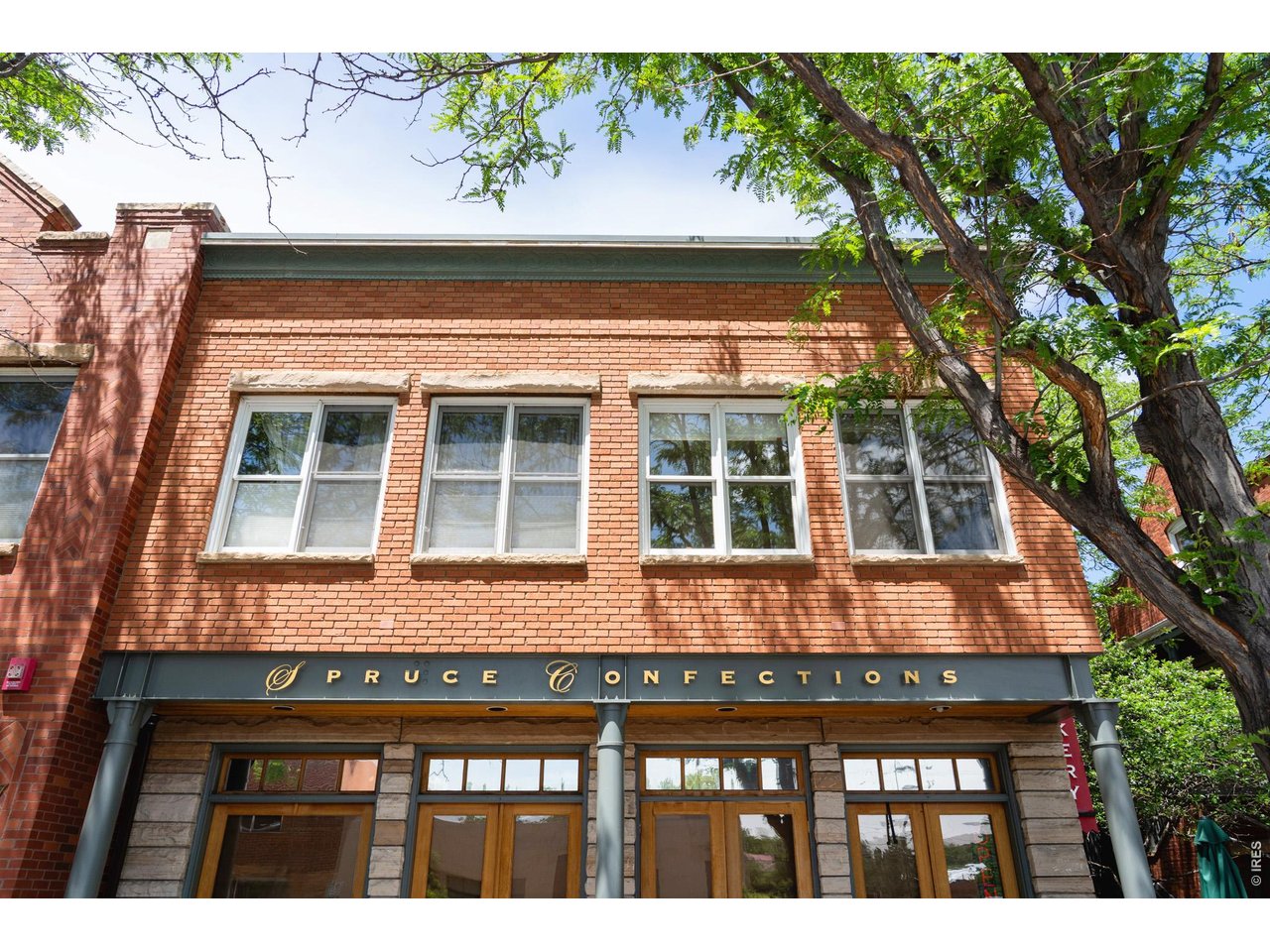 553 Pearl St