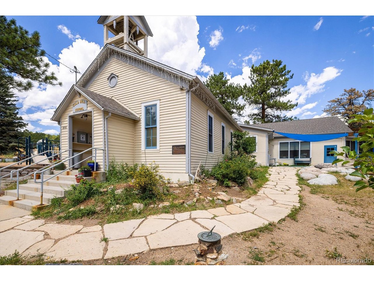 855 Main St