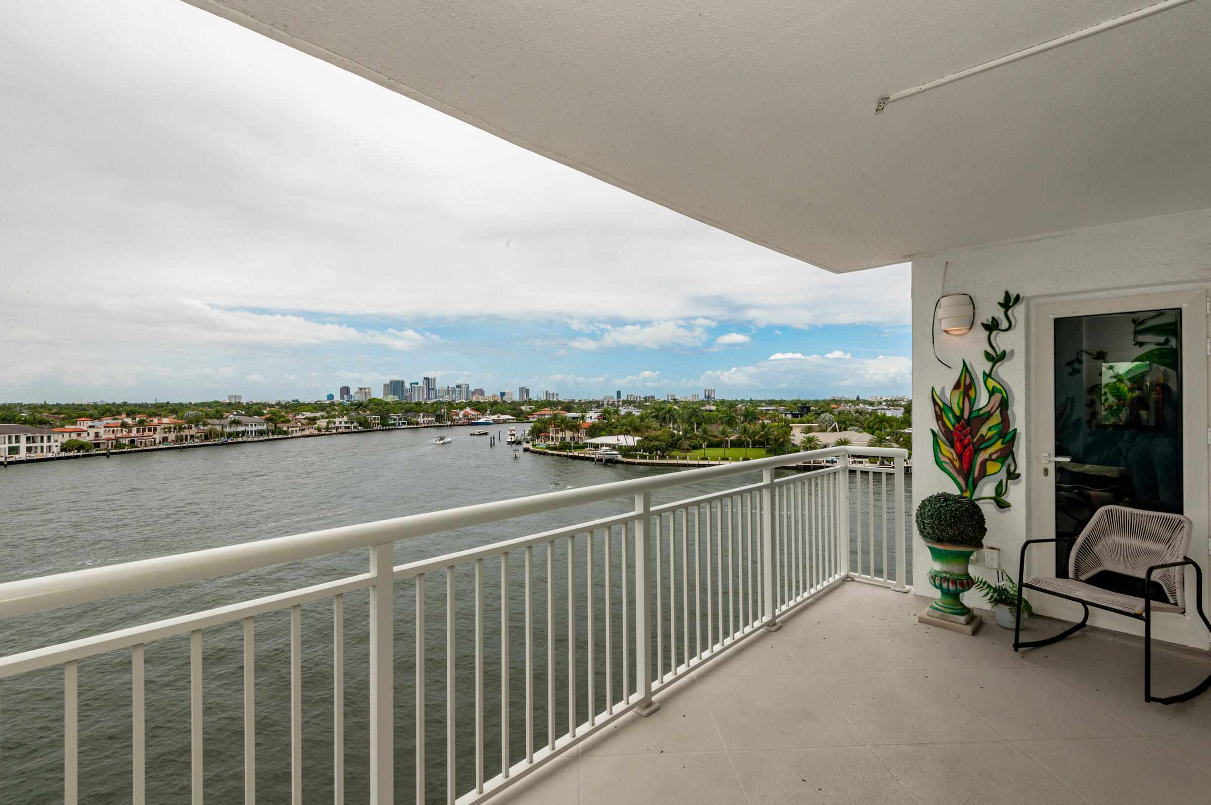 511 Bayshore Drive 707