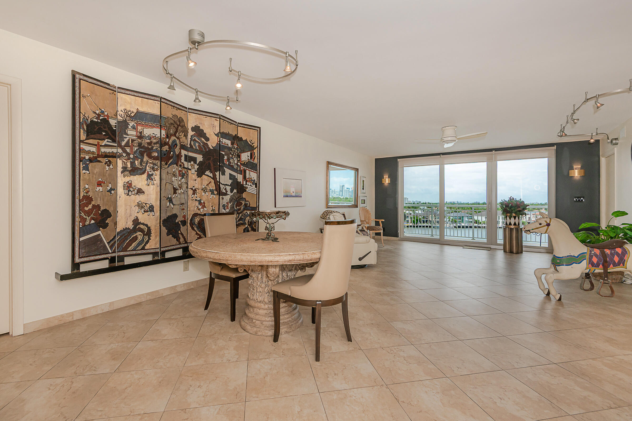 511 Bayshore Drive 707