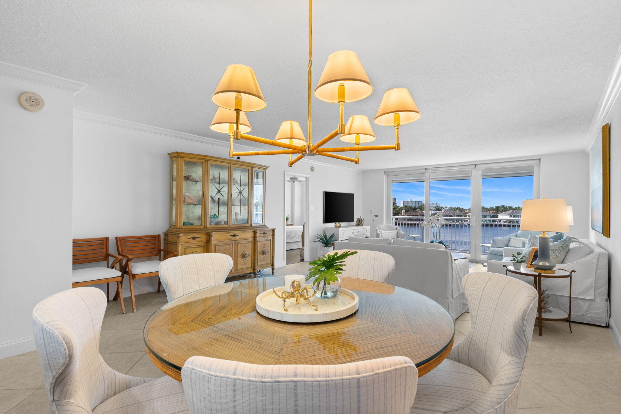 511 BAYSHORE Drive 408