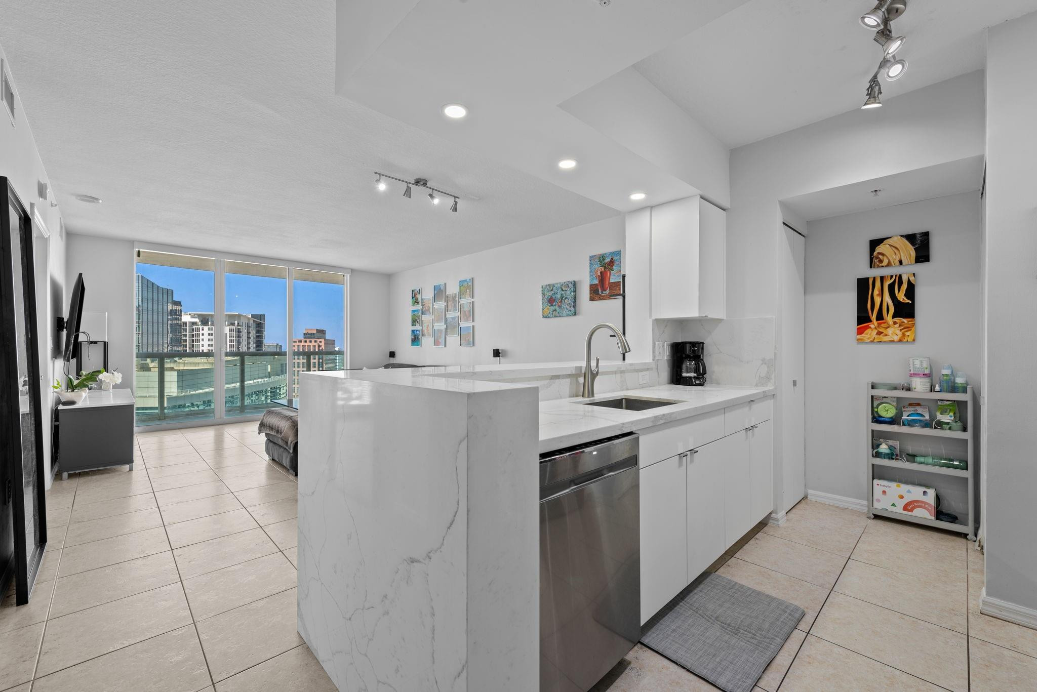 347 N New River Drive 2707