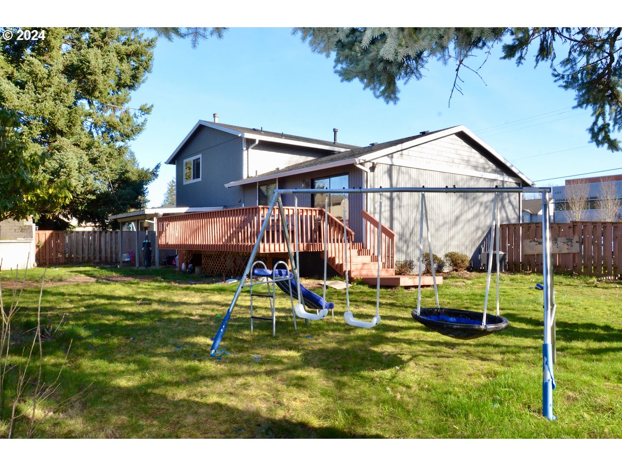 621 NW FARISS RD