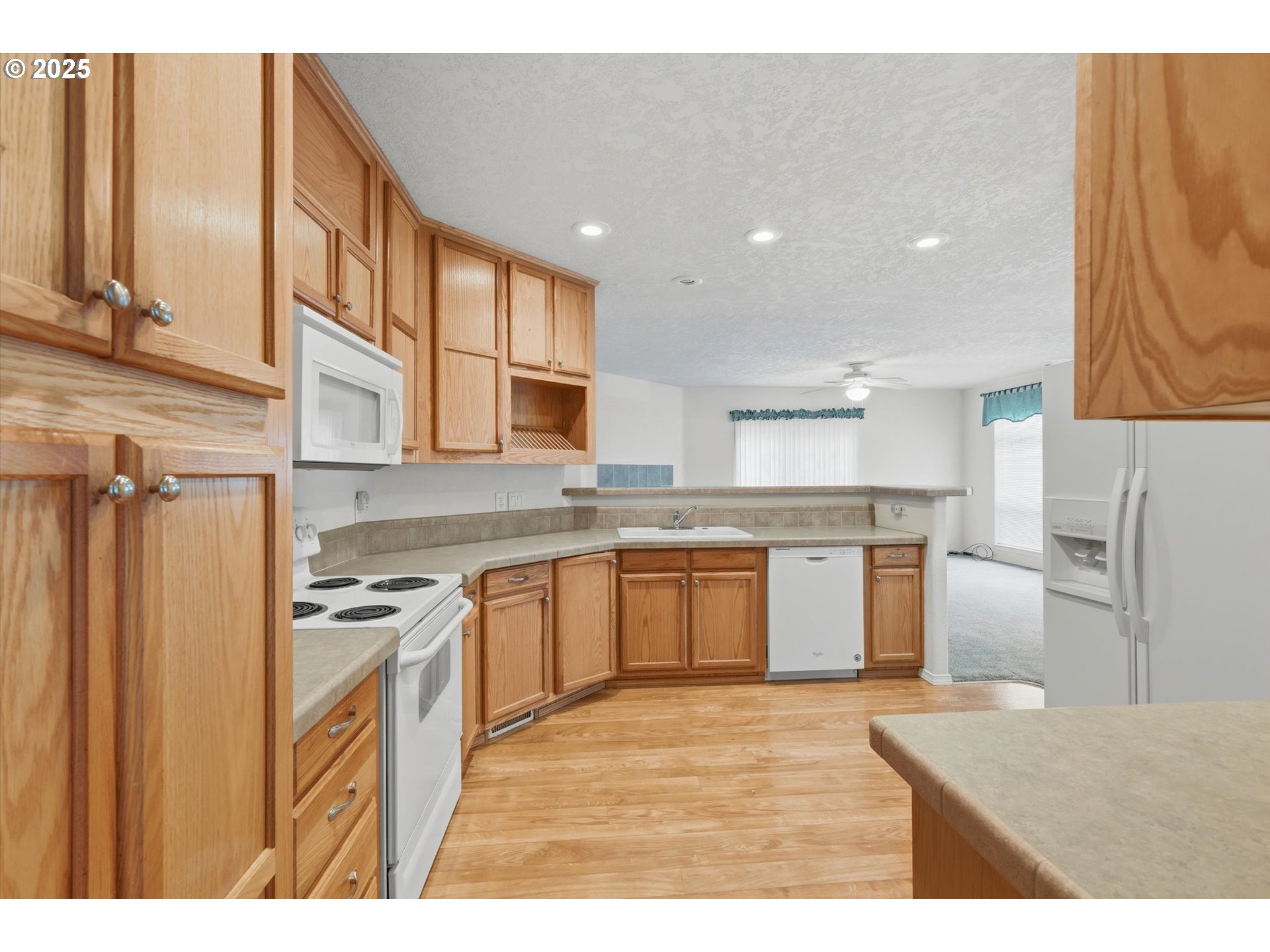 24702 E CEDAR HILL TER