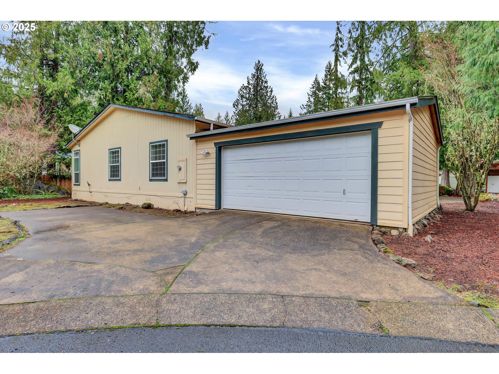 24702 E CEDAR HILL TER