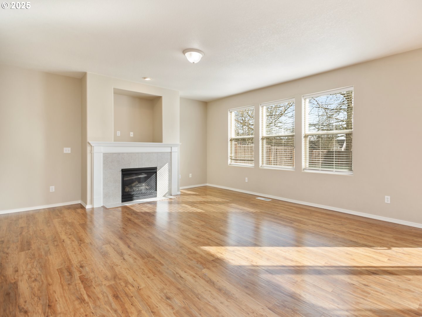 3628 E BUR OAK CT