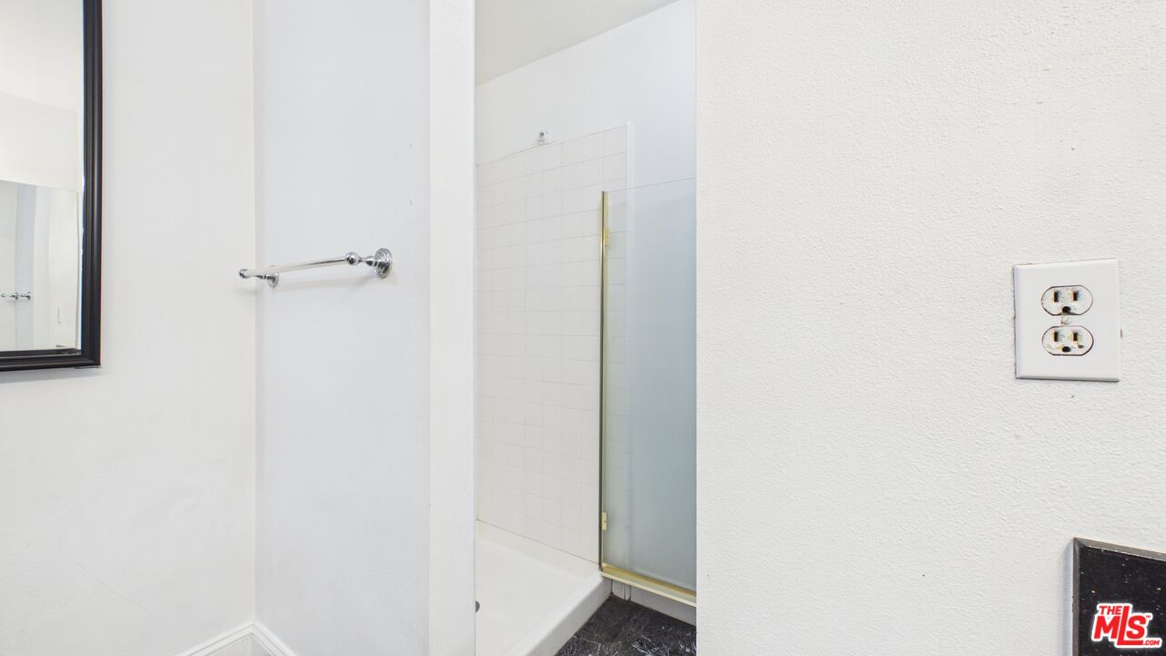 450 S Maple Dr Unit: 403