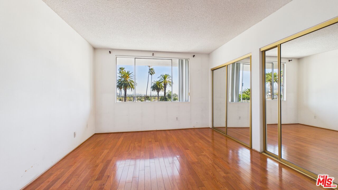 450 S Maple Dr Unit: 403