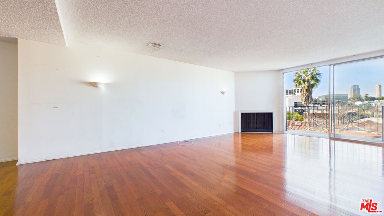 450 S Maple Dr Unit: 403