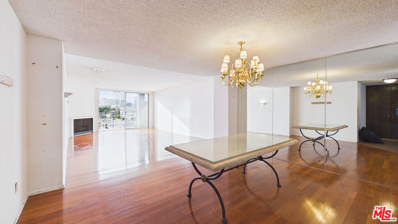 450 S Maple Dr Unit: 403
