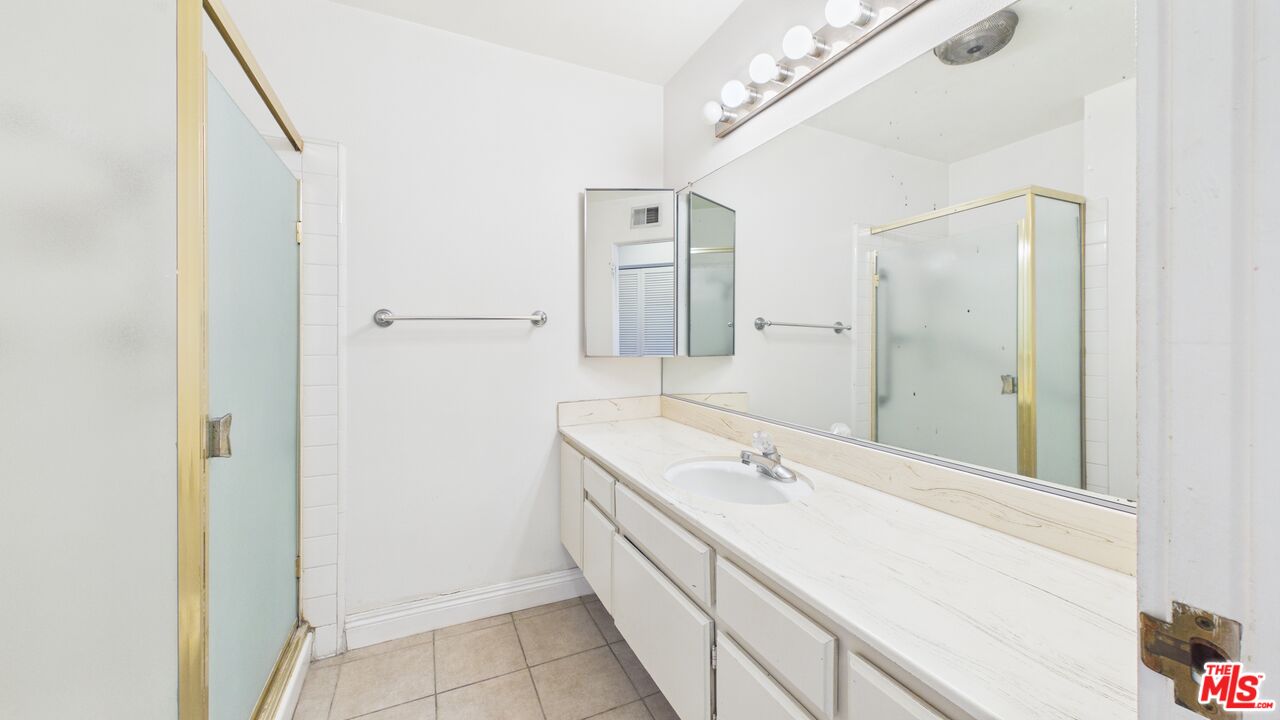 450 S Maple Dr Unit: 403