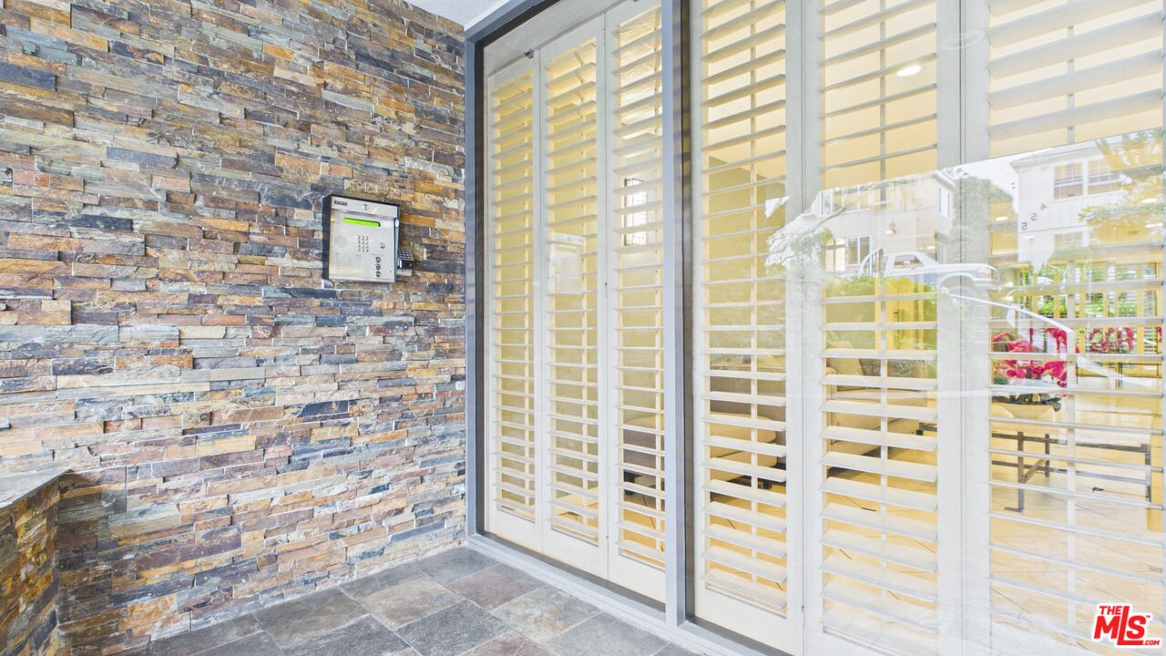 450 S Maple Dr Unit: 403