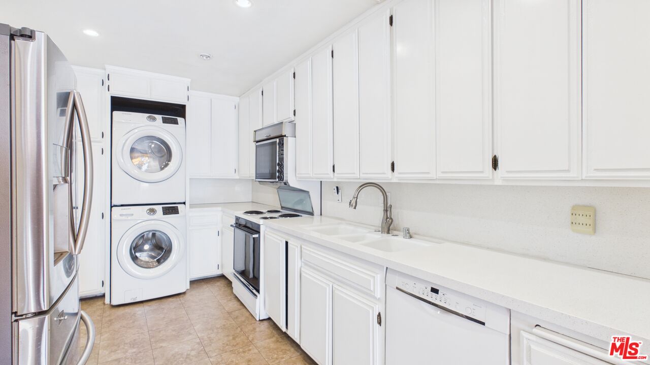 450 S Maple Dr Unit: 403