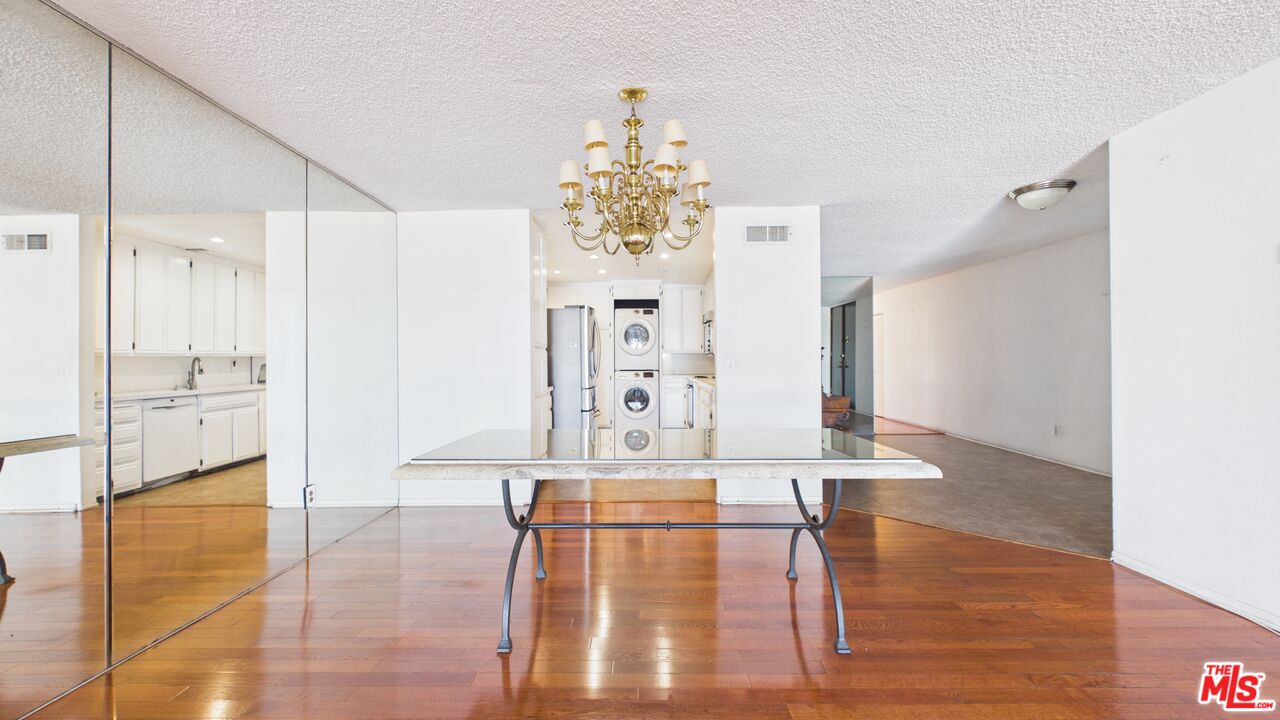 450 S Maple Dr Unit: 403