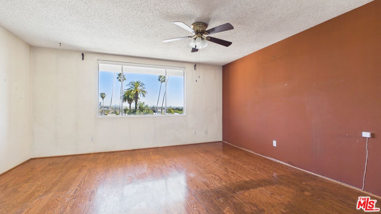 450 S Maple Dr Unit: 403