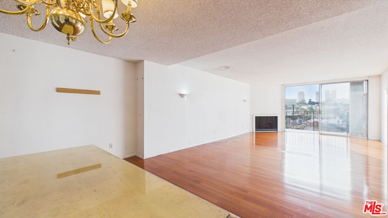 450 S Maple Dr Unit: 403