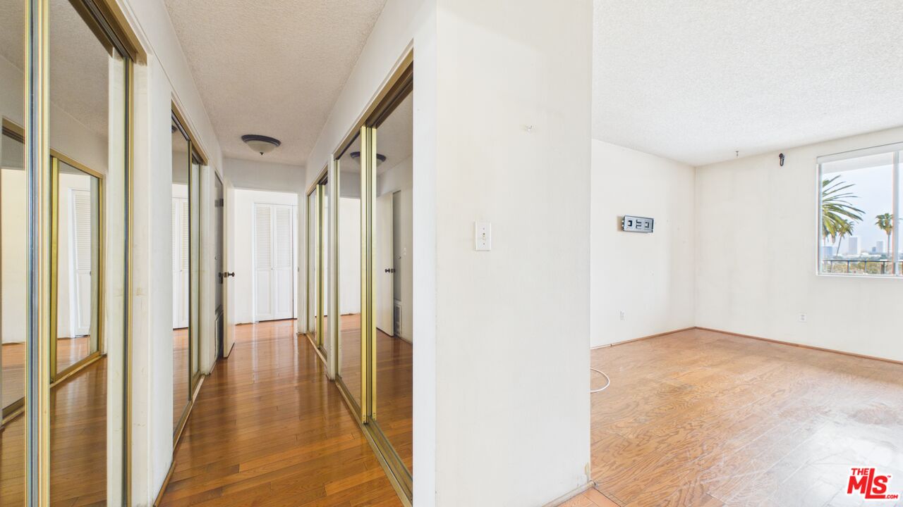 450 S Maple Dr Unit: 403