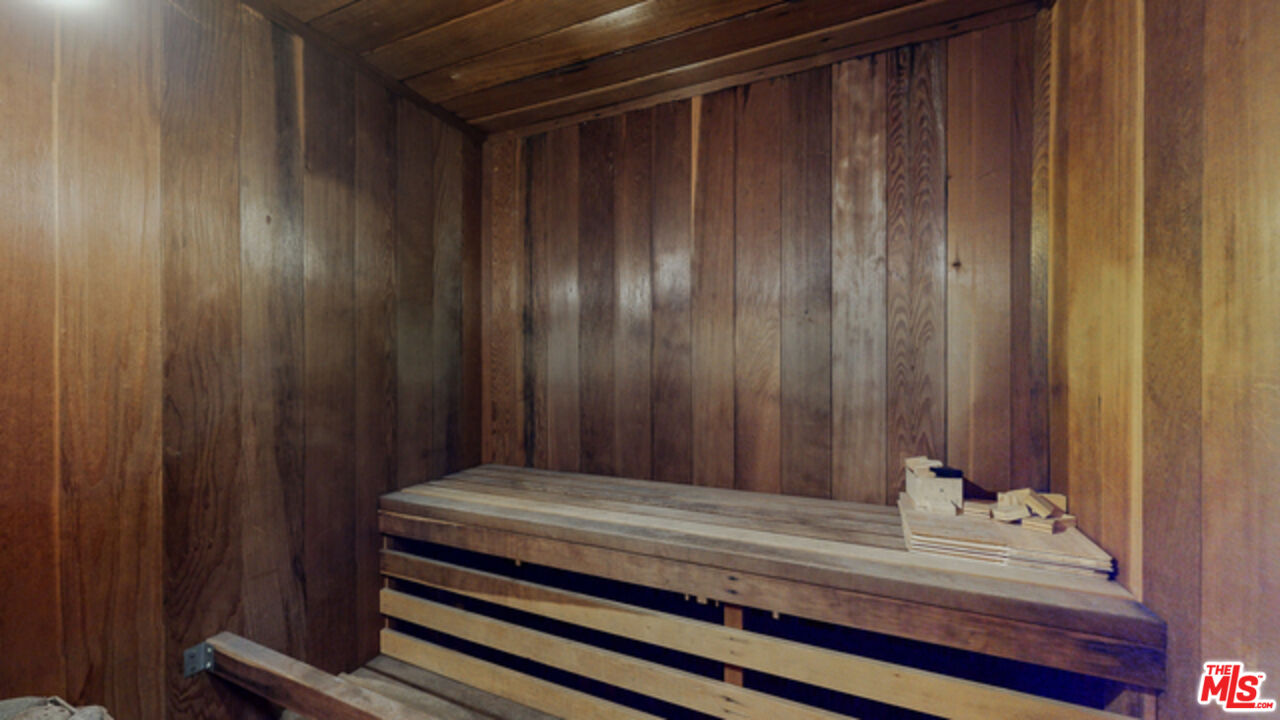 450 S Maple Dr Unit: 403