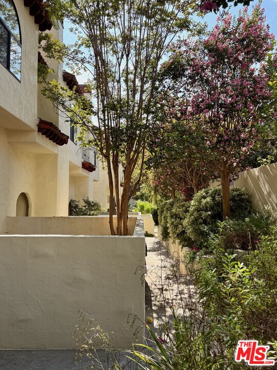514 Garfield Ave Unit: B