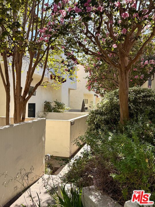 514 Garfield Ave Unit: B