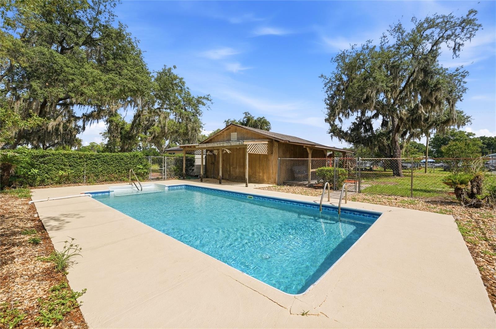 1006 ROBINSON RD