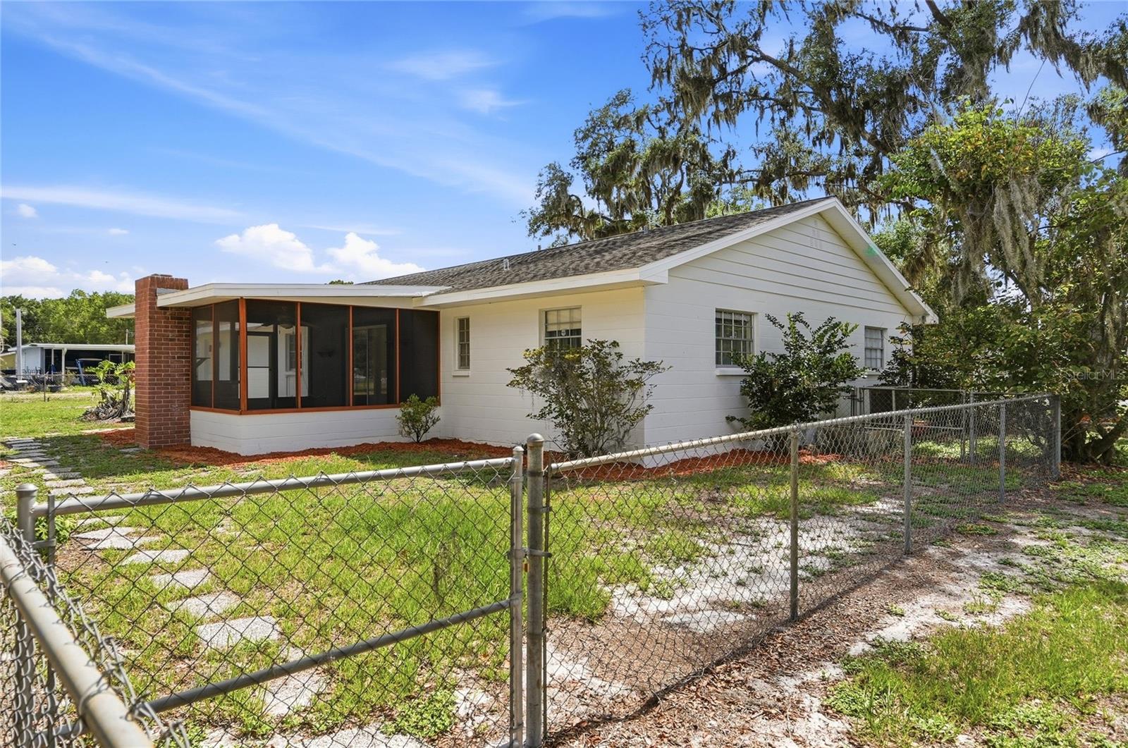 1006 ROBINSON RD