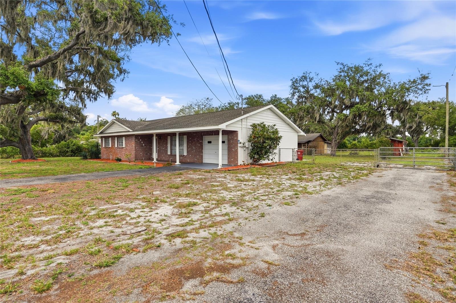 1006 ROBINSON RD