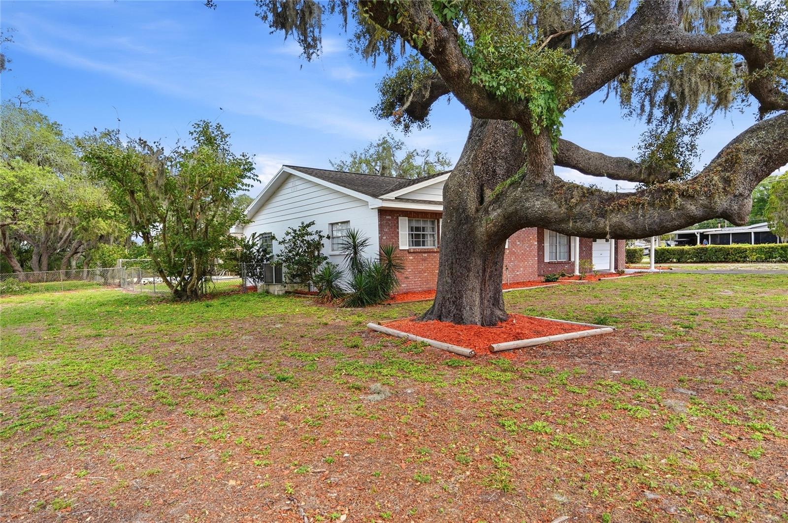 1006 ROBINSON RD