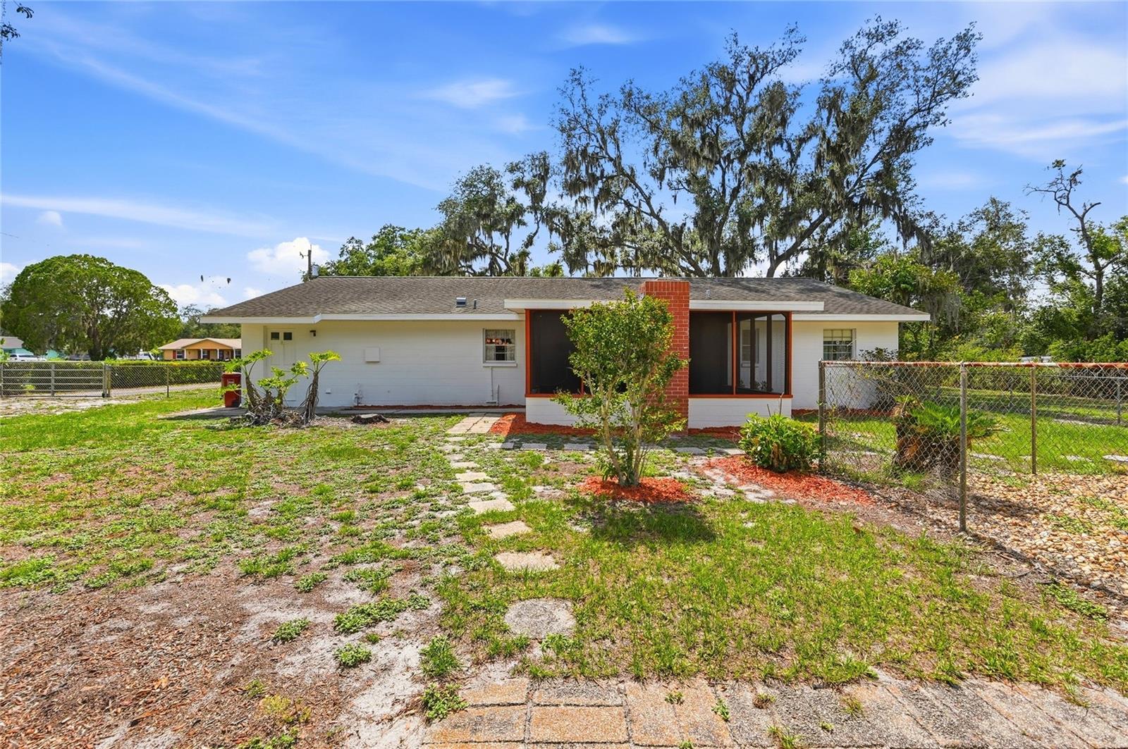 1006 ROBINSON RD