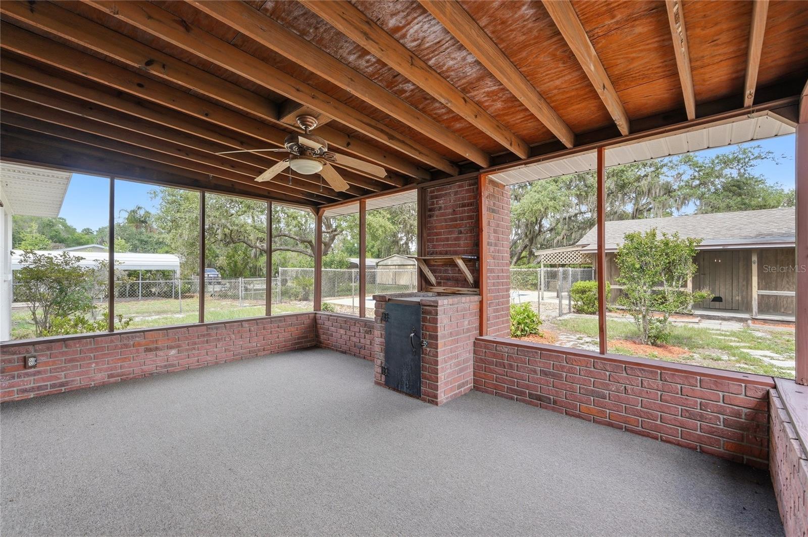 1006 ROBINSON RD