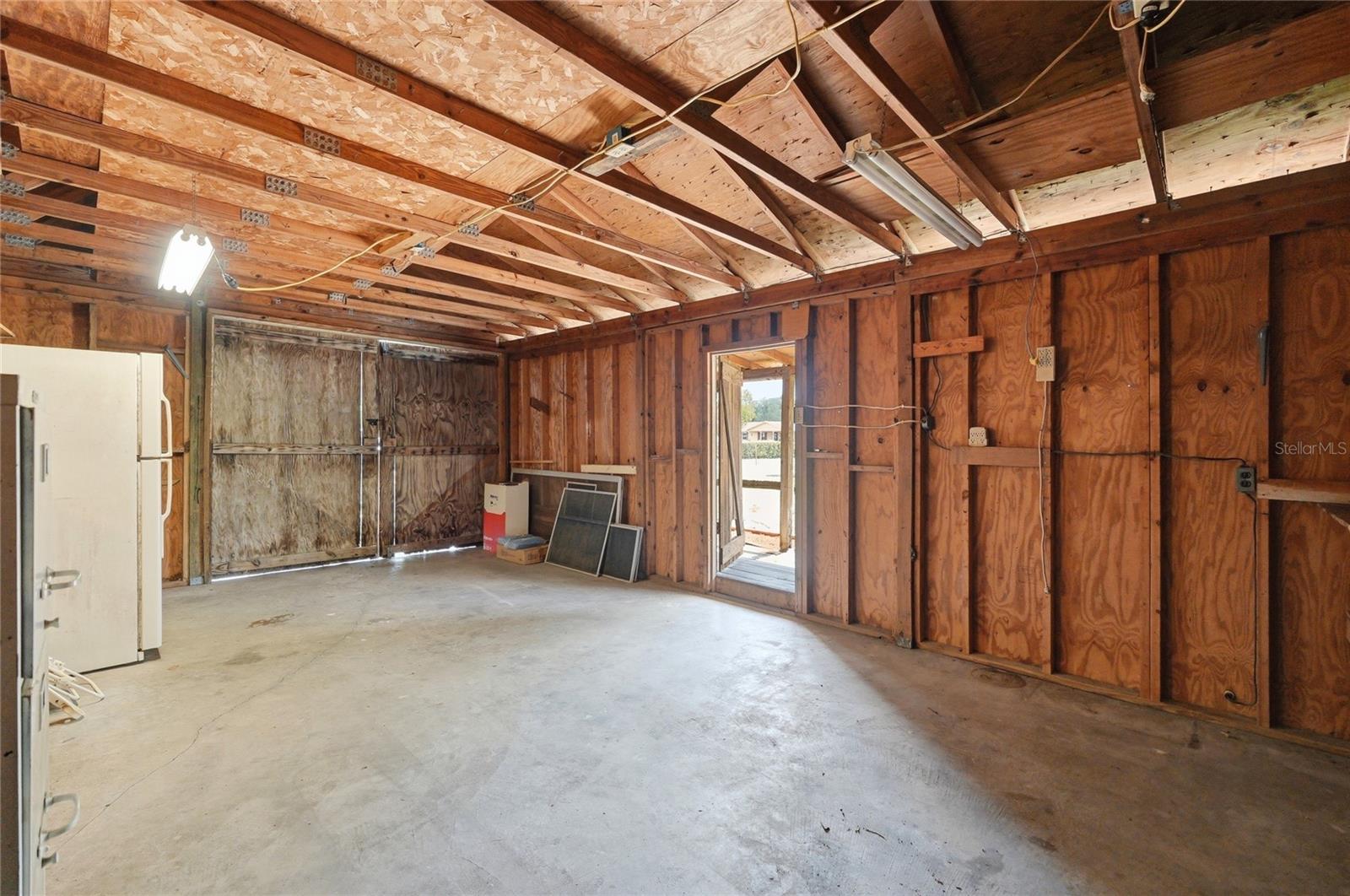 1006 ROBINSON RD