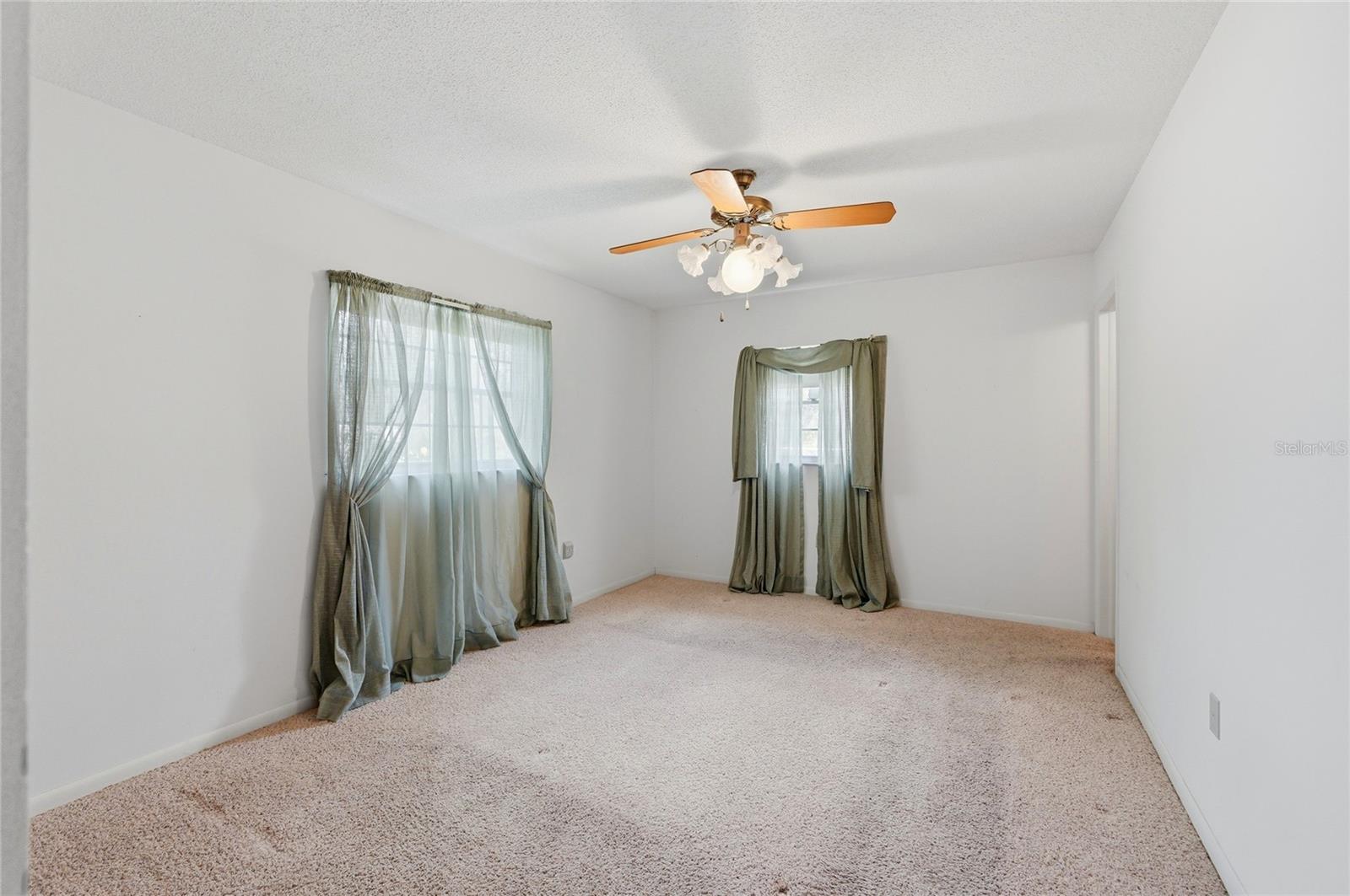 1006 ROBINSON RD