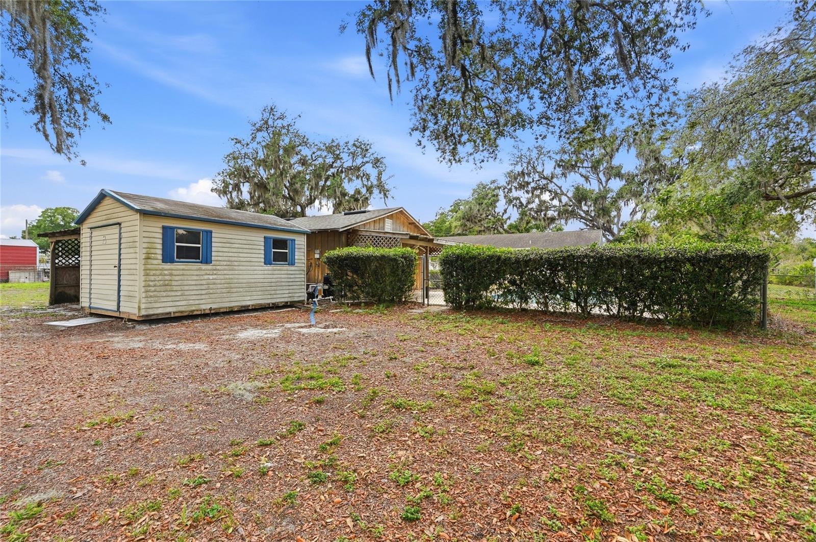 1006 ROBINSON RD