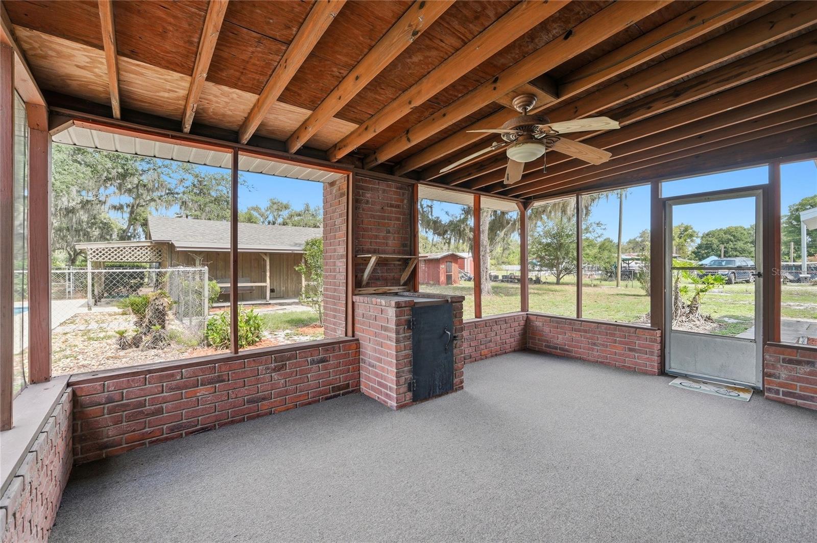 1006 ROBINSON RD