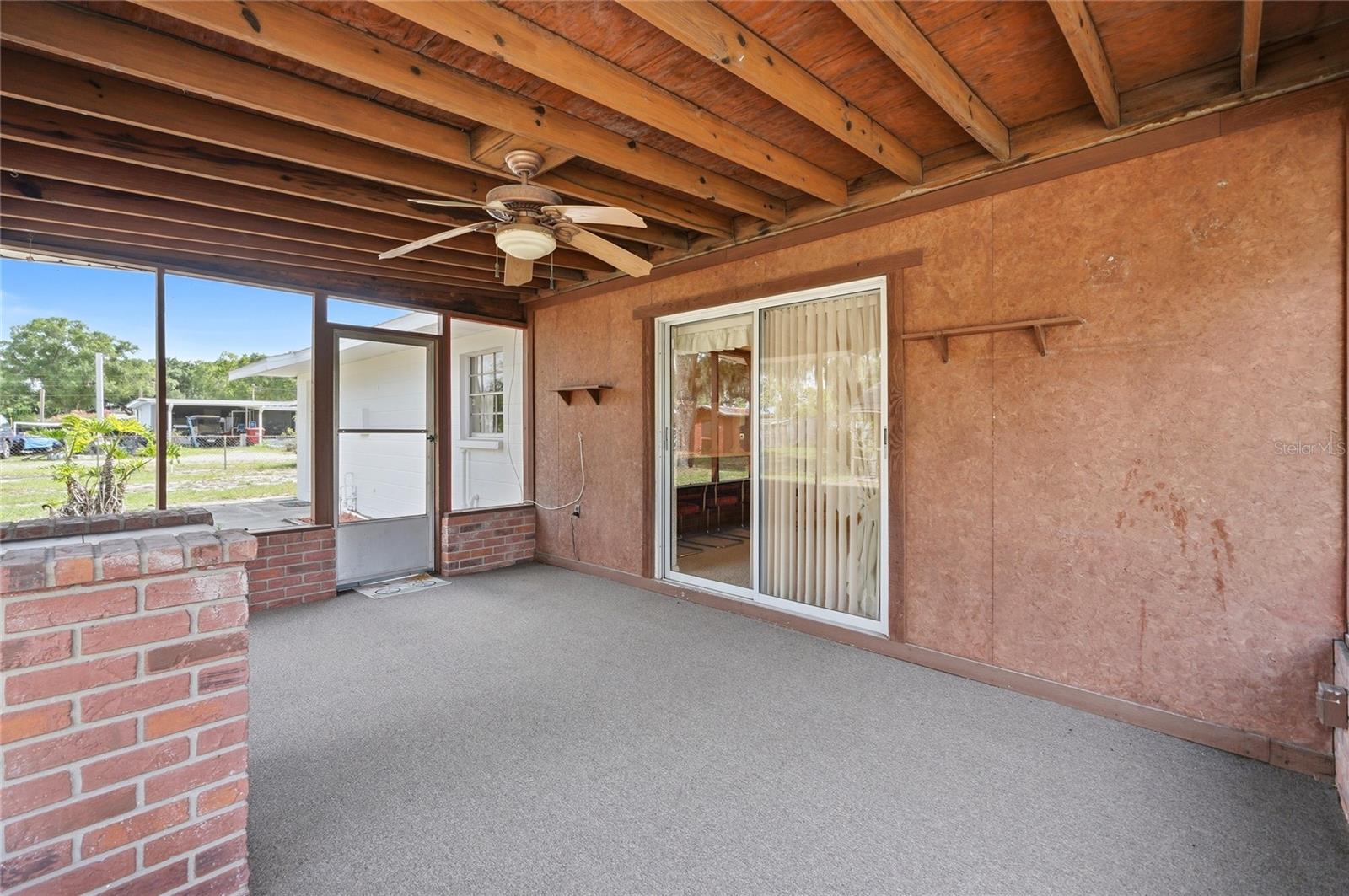 1006 ROBINSON RD