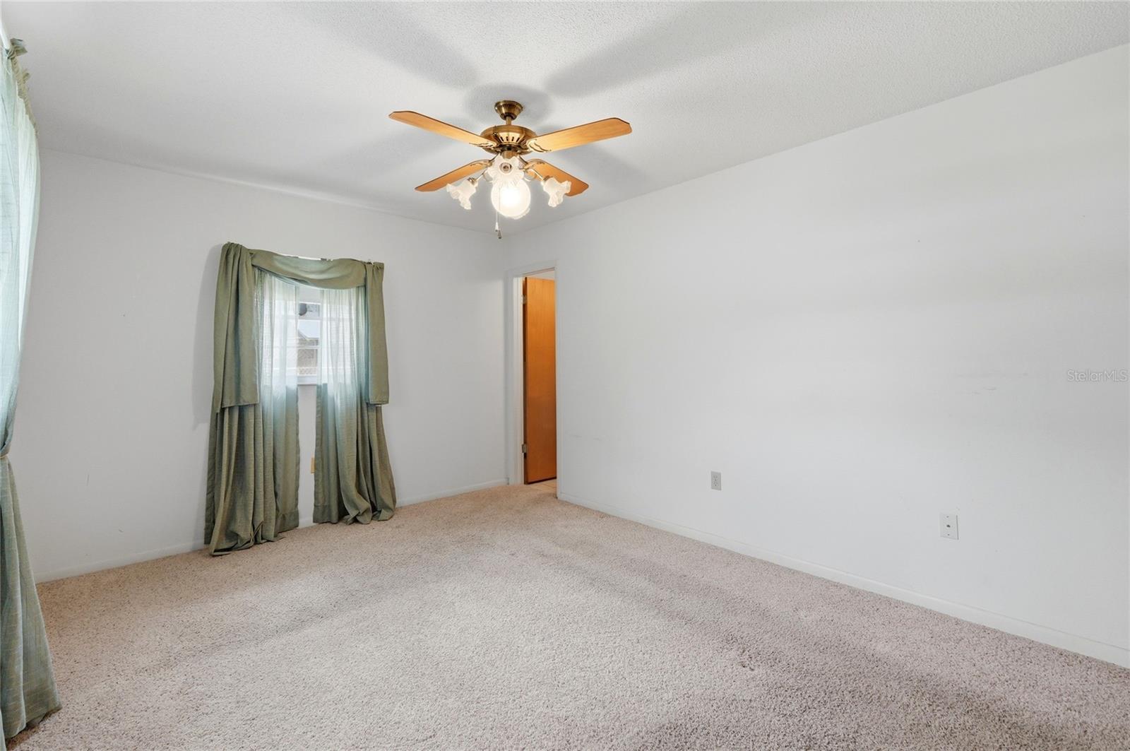 1006 ROBINSON RD