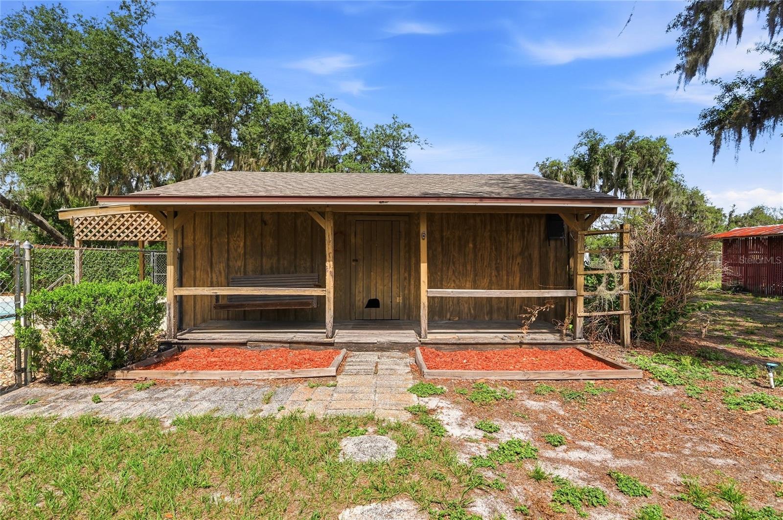 1006 ROBINSON RD