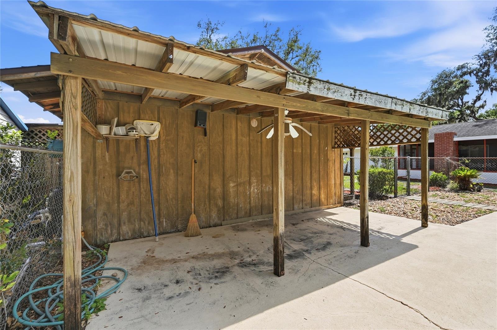 1006 ROBINSON RD