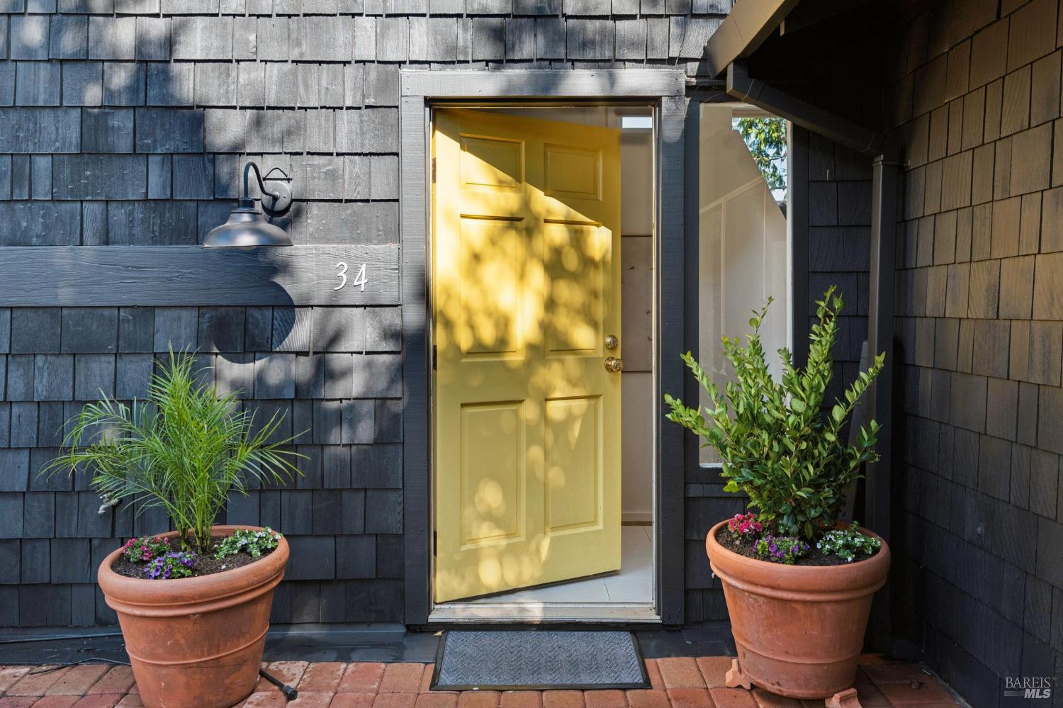 34 Tomahawk Drive