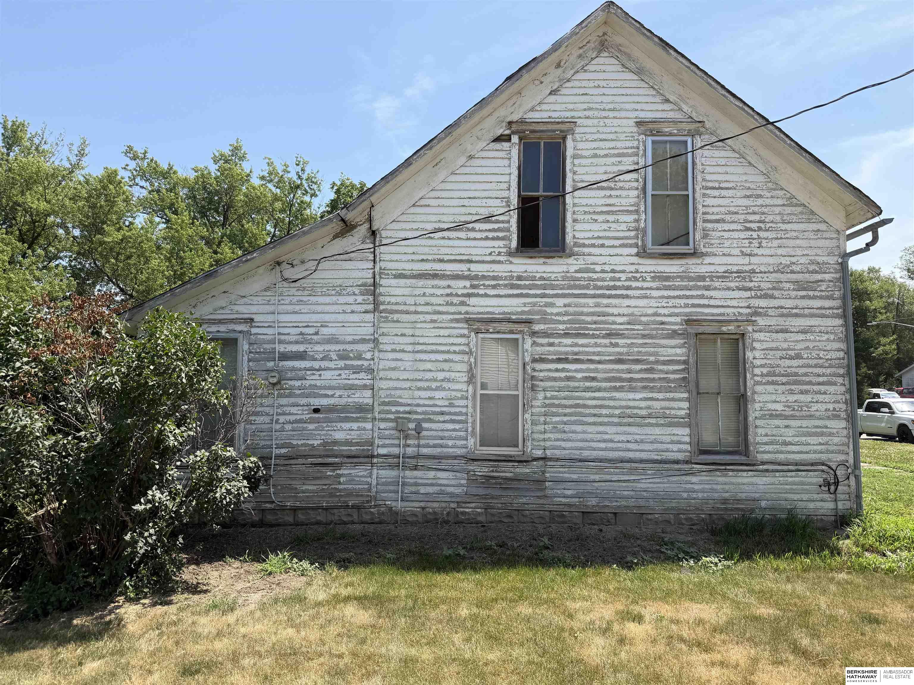211 E Poplar Street