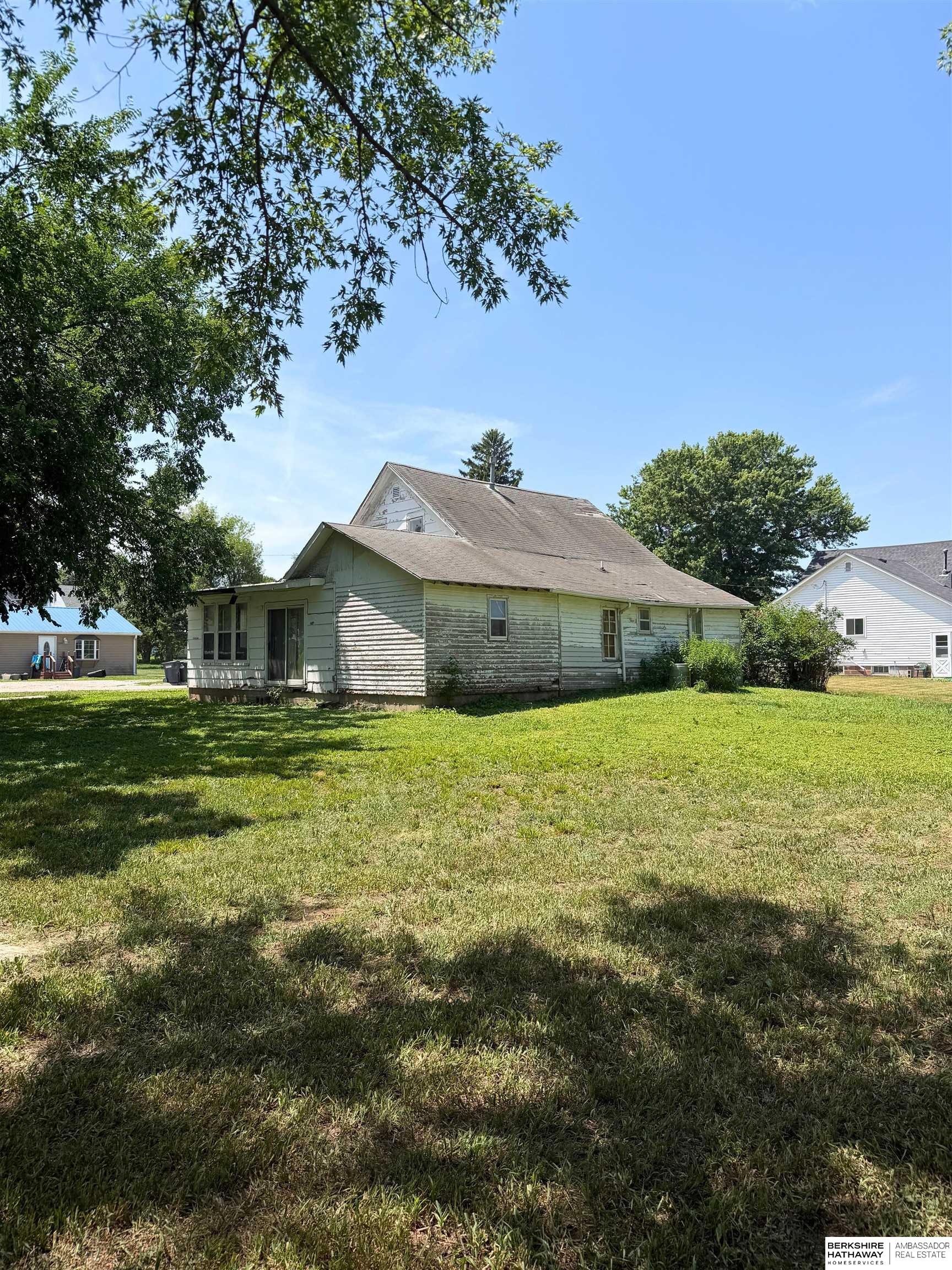 211 E Poplar Street