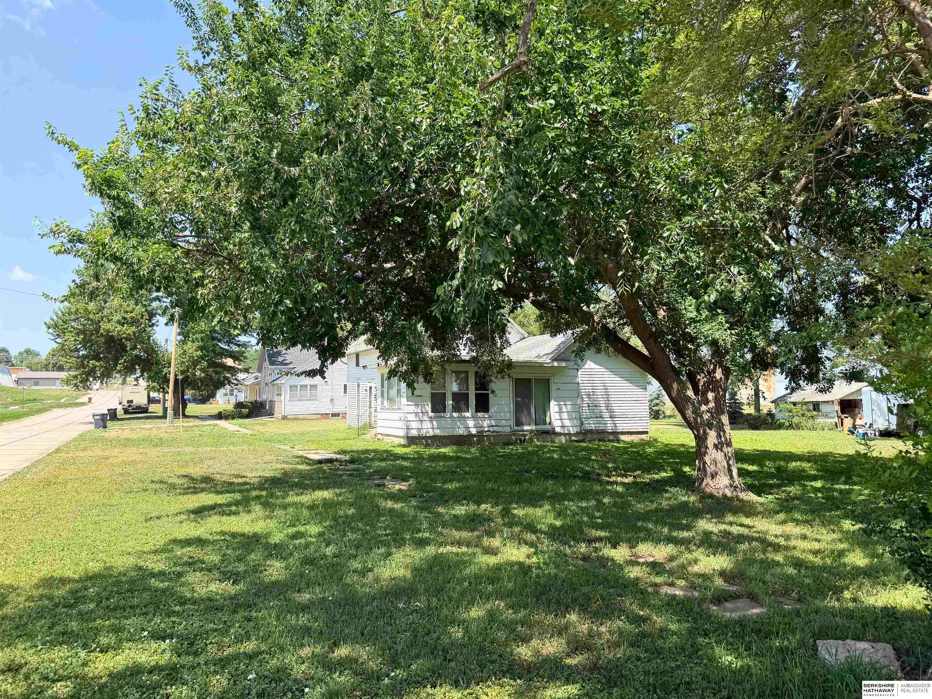 211 E Poplar Street
