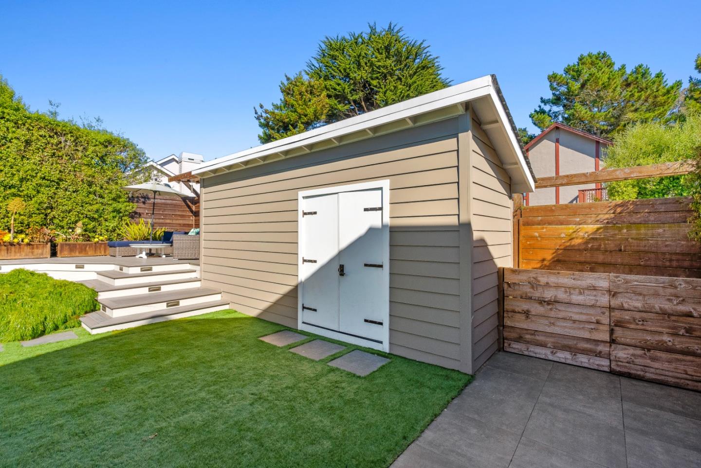 2200 Dolphin Drive